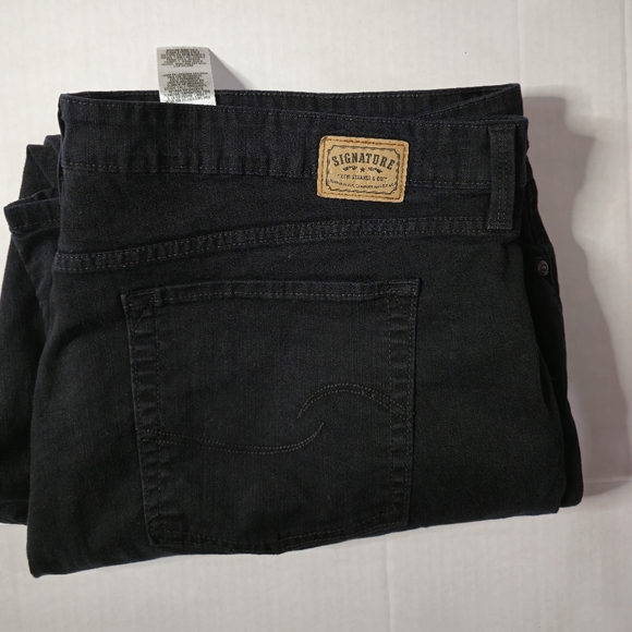 Signature By Levi's Womens Mid Rise Bootcut Jeans Black Stretch Dark Wash  24 - Picture 2 of 10